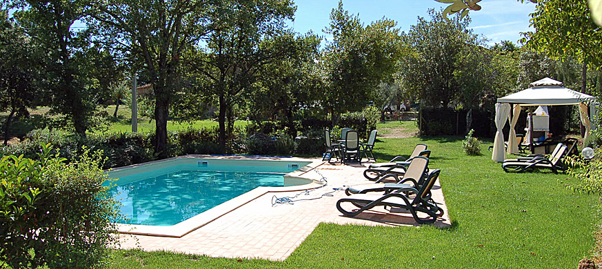 Unser Pool im Garten unseres Hauses - einfach entspannen und wohlfühlen